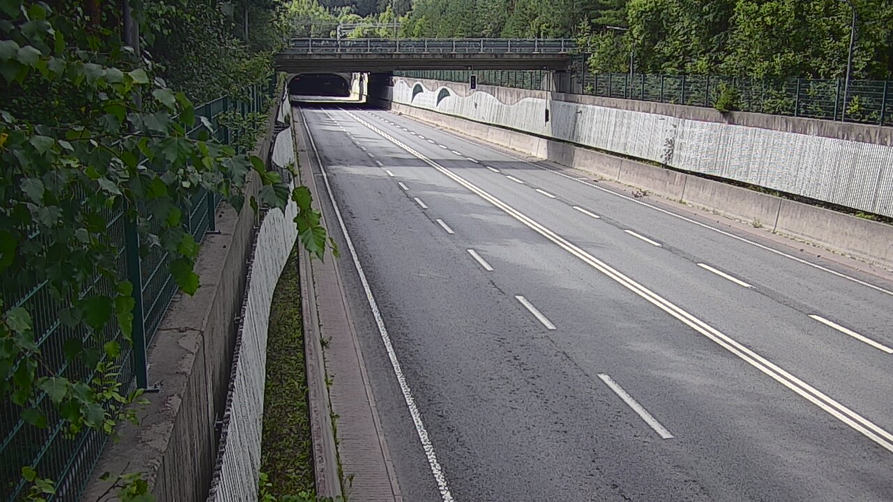 Weather Camera Image Road 102 Espoo Hiidenkallion tunneli, suuaukko north., Espoo, Uusimaa