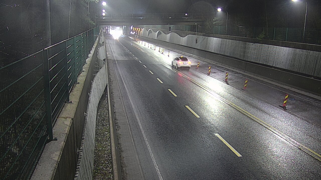Weather Camera Image Road 102 Espoo Hiidenkallion tunneli, suuaukko north., Espoo, Uusimaa