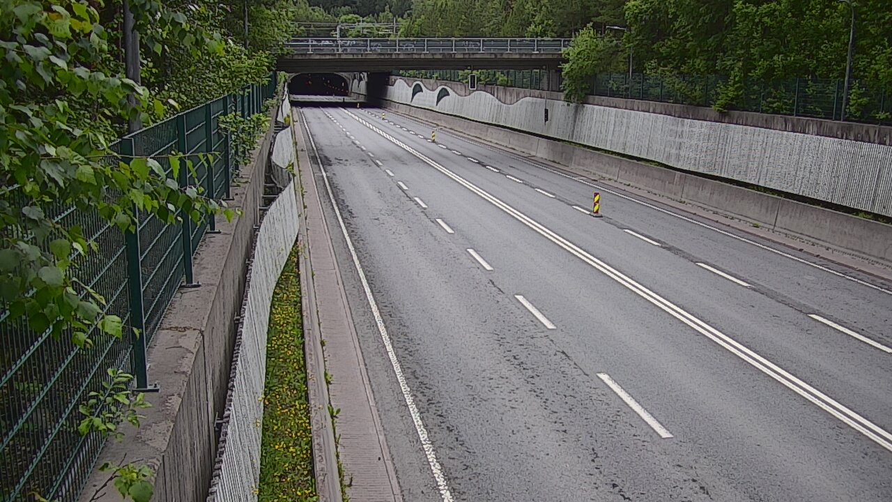 Weather Camera Image Road 102 Espoo Hiidenkallion tunneli, suuaukko north., Espoo, Uusimaa