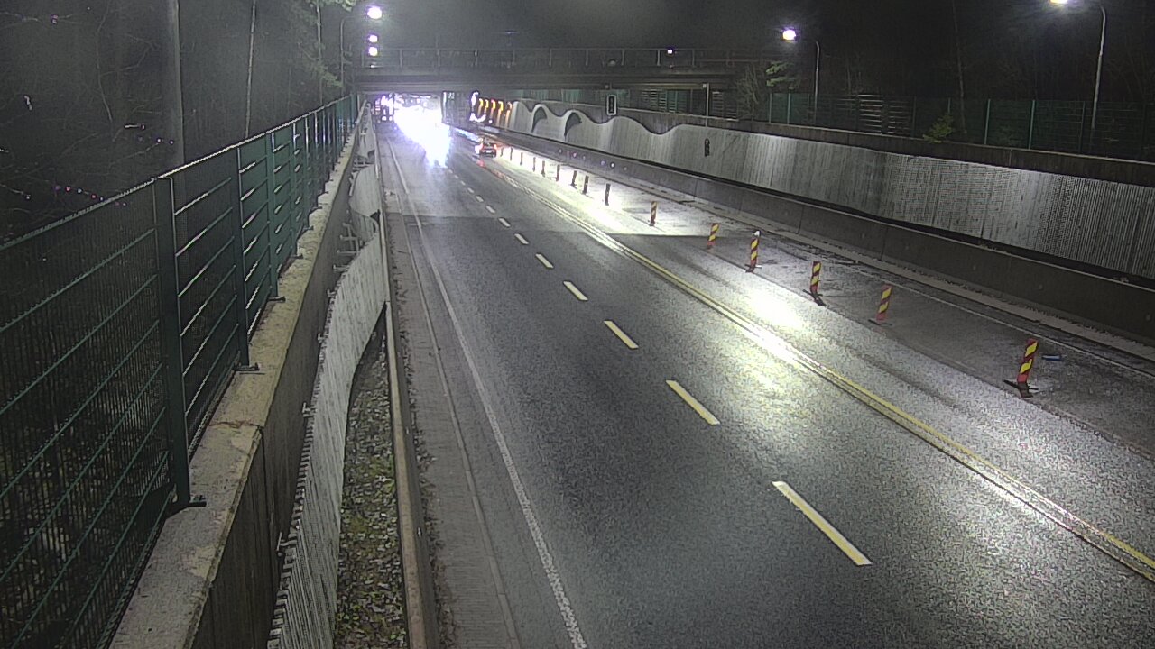 Weather Camera Image Road 102 Espoo Hiidenkallion tunneli, suuaukko north., Espoo, Uusimaa