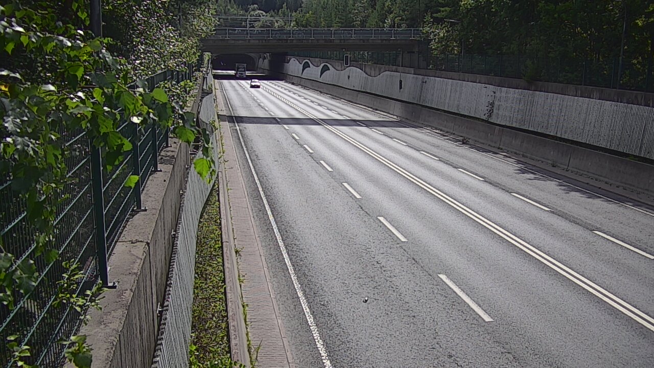 Weather Camera Image Väg 102 Esbo Hiidenkallio tunnel, suuaukko nord., Espoo, Uusimaa