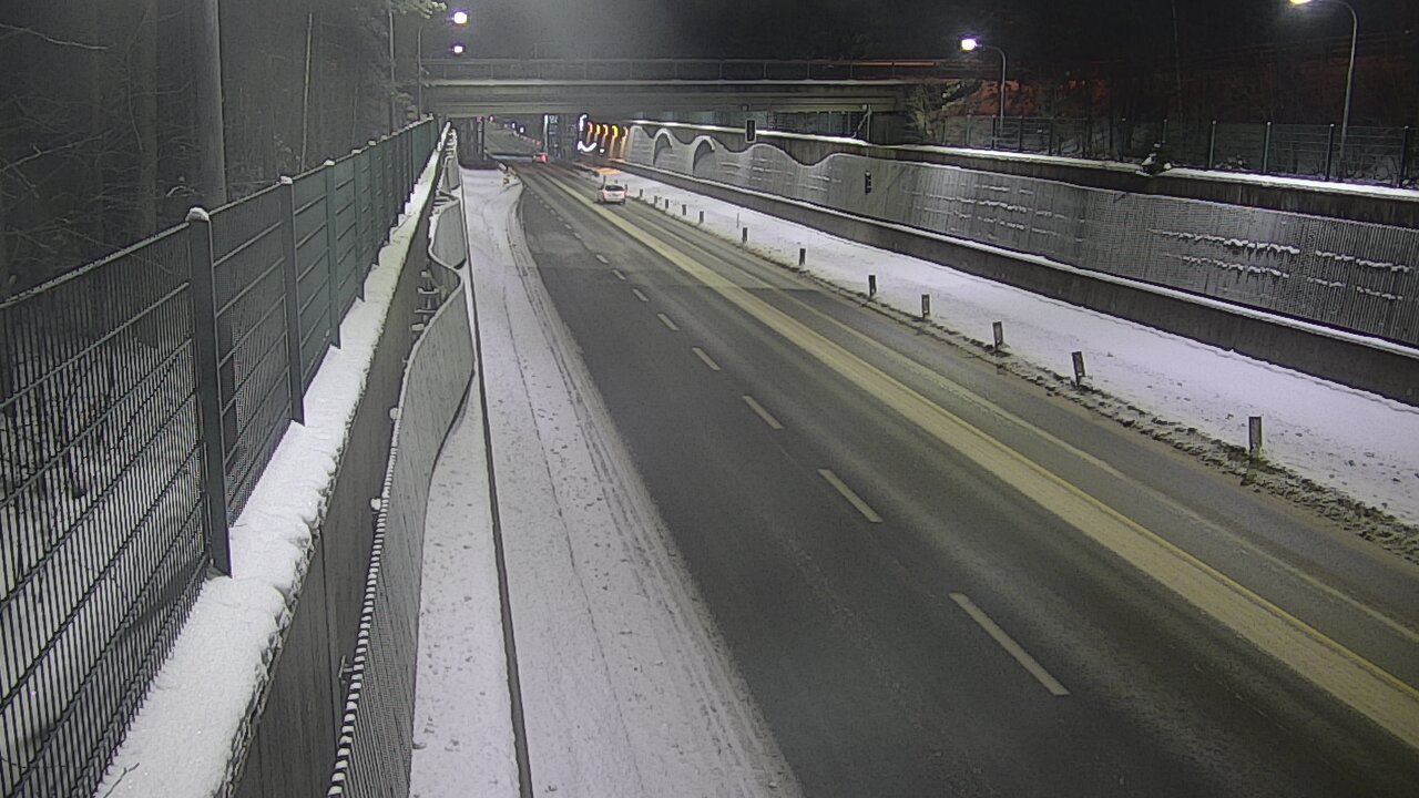 Weather Camera Image Väg 102 Esbo Hiidenkallio tunnel, suuaukko nord., Espoo, Uusimaa