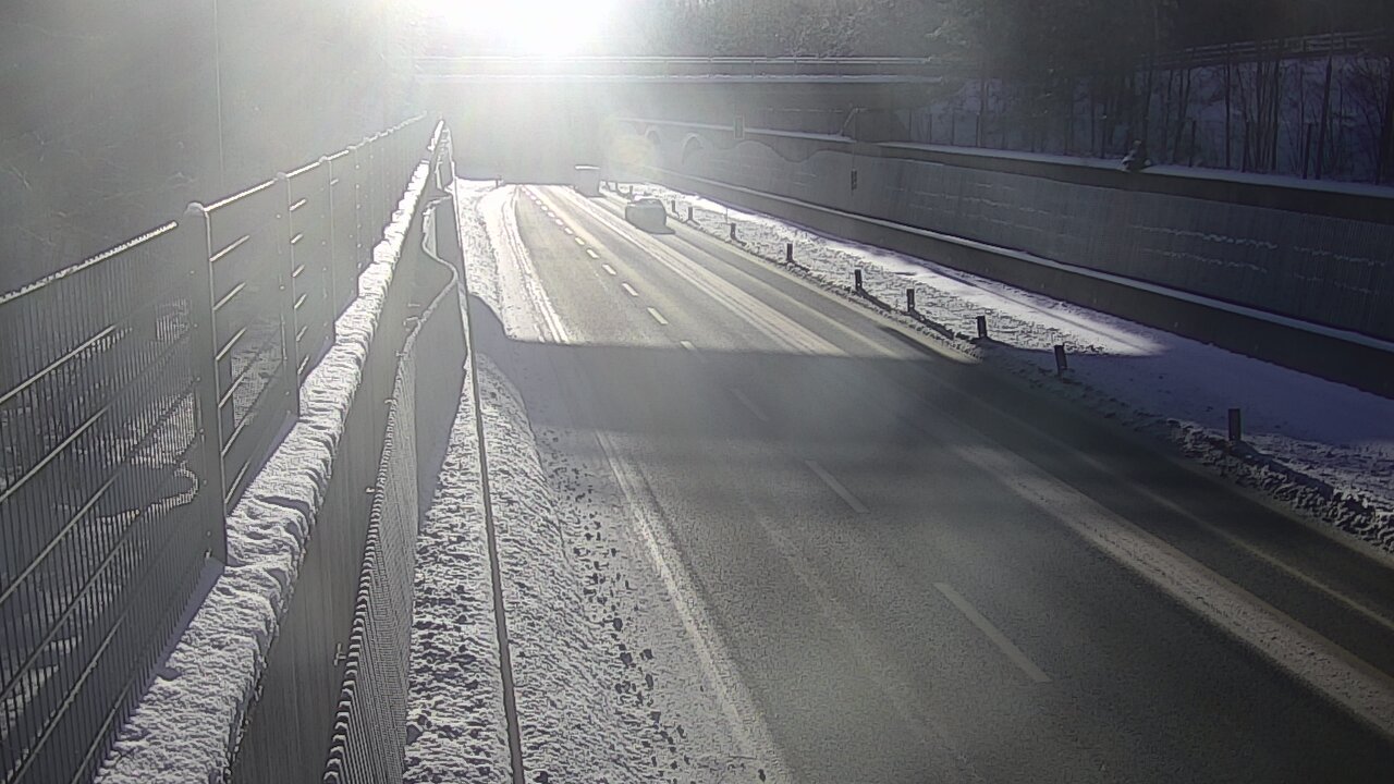 Weather Camera Image Road 102 Espoo Hiidenkallion tunneli, suuaukko north., Espoo, Uusimaa