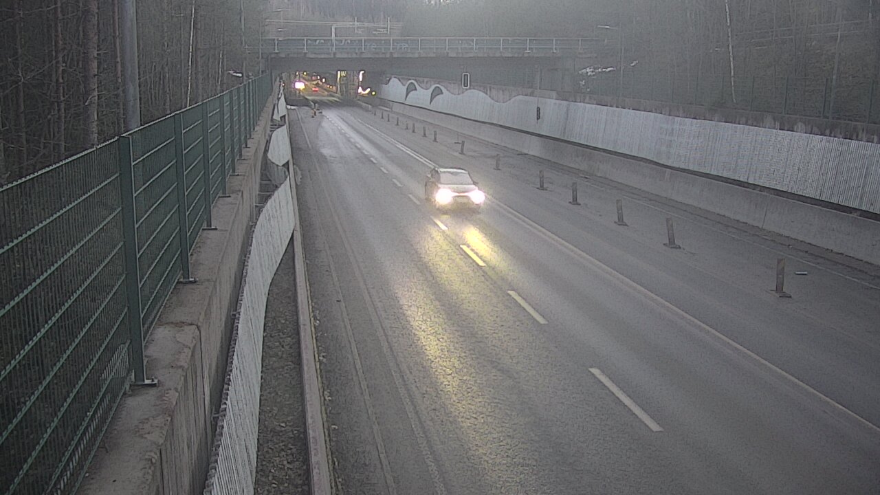 Weather Camera Image Road 102 Espoo Hiidenkallion tunneli, suuaukko north., Espoo, Uusimaa