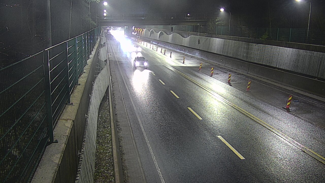 Weather Camera Image Road 102 Espoo Hiidenkallion tunneli, suuaukko north., Espoo, Uusimaa
