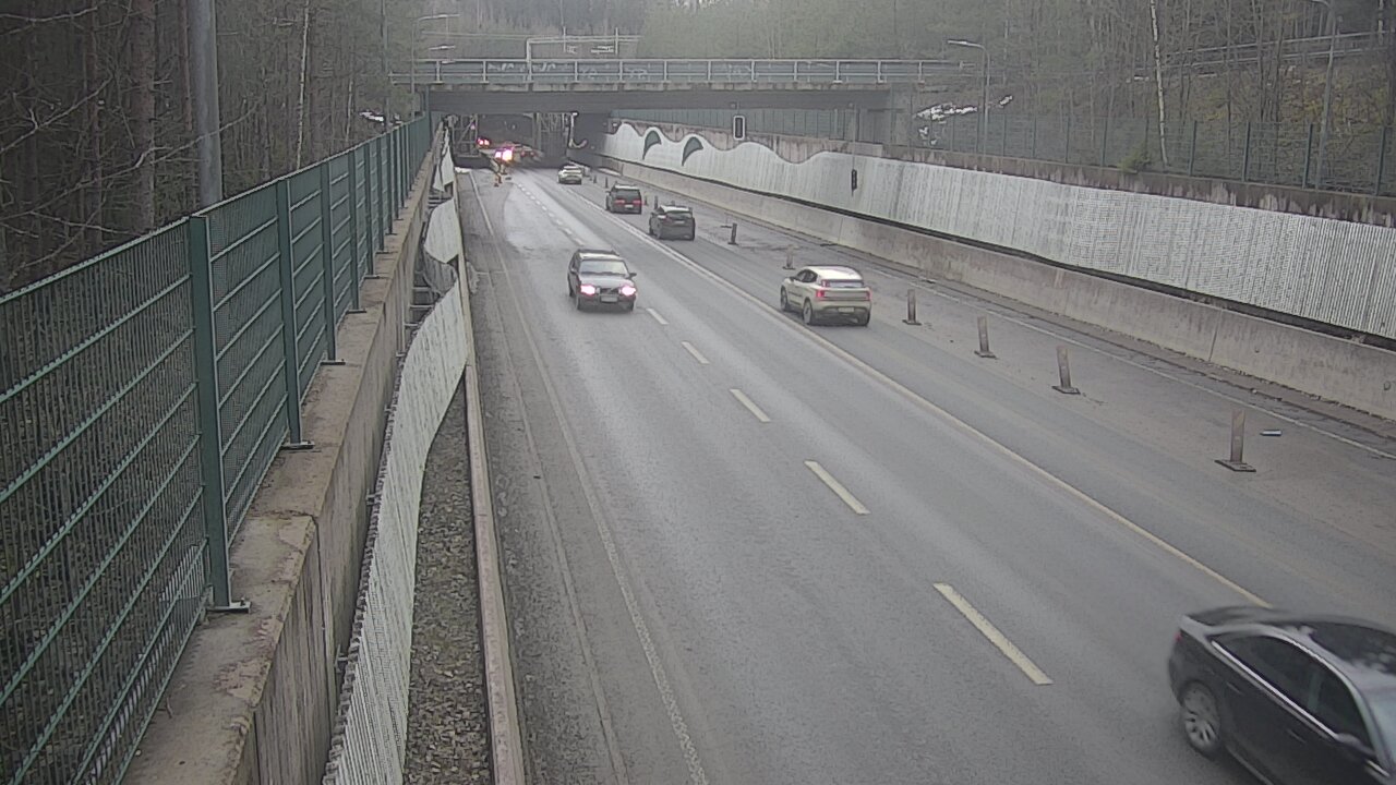 Weather Camera Image Road 102 Espoo Hiidenkallion tunneli, suuaukko north., Espoo, Uusimaa