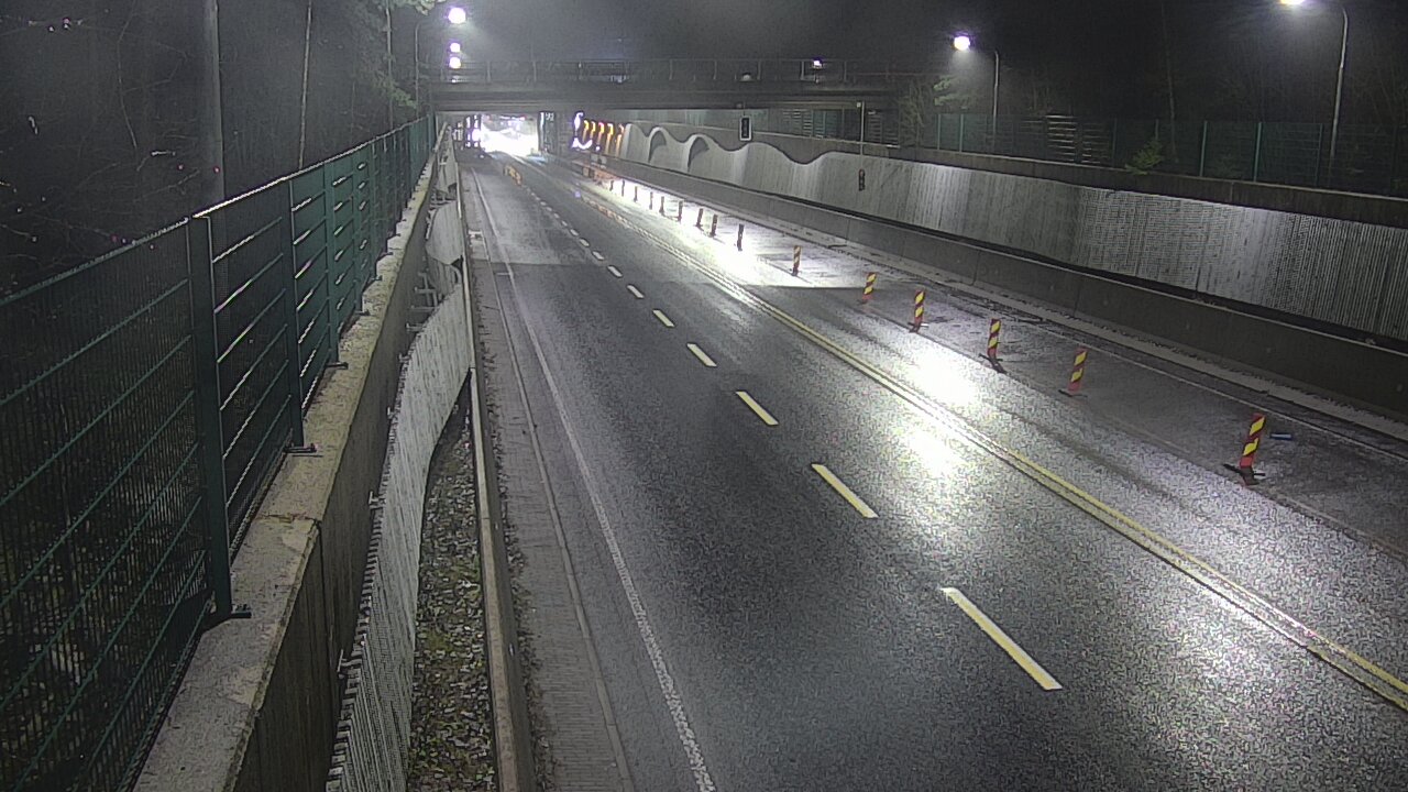 Weather Camera Image Road 102 Espoo Hiidenkallion tunneli, suuaukko north., Espoo, Uusimaa