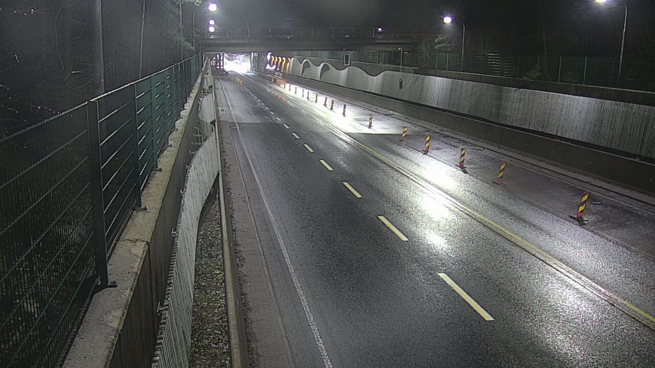Weather Camera Image Road 102 Espoo Hiidenkallion tunneli, suuaukko north., Espoo, Uusimaa