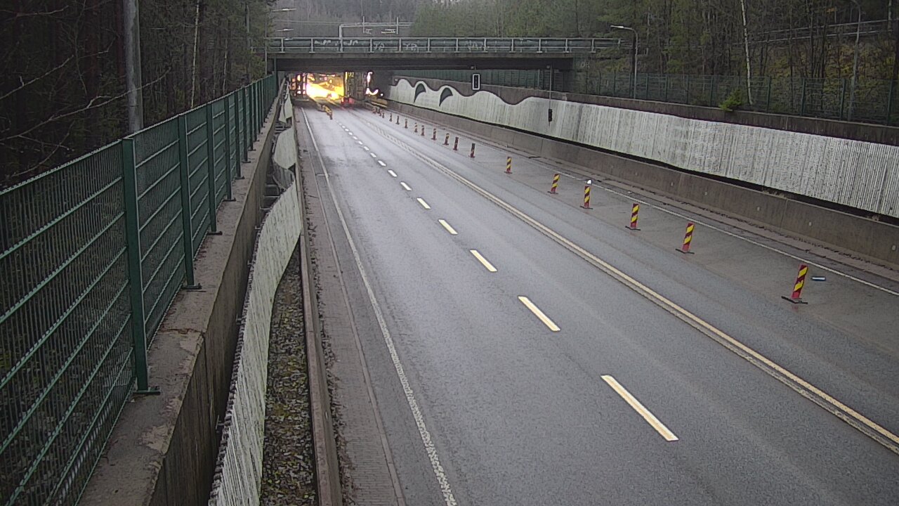 Weather Camera Image Väg 102 Esbo Hiidenkallio tunnel, suuaukko nord., Espoo, Uusimaa