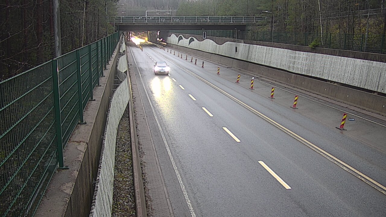 Weather Camera Image Road 102 Espoo Hiidenkallion tunneli, suuaukko north., Espoo, Uusimaa