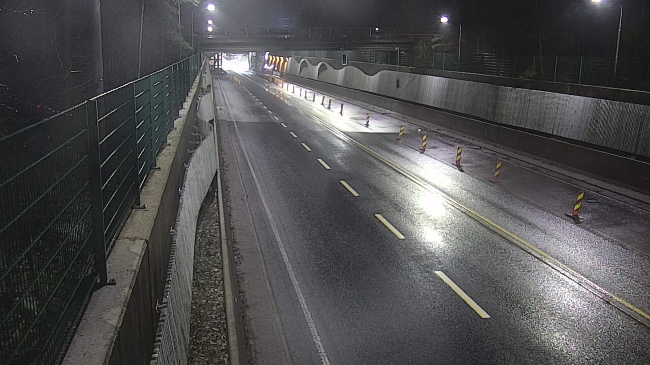 Weather Camera Image Road 102 Espoo Hiidenkallion tunneli, suuaukko north., Espoo, Uusimaa