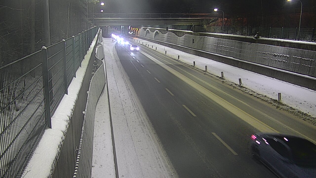 Weather Camera Image Road 102 Espoo Hiidenkallion tunneli, suuaukko north., Espoo, Uusimaa
