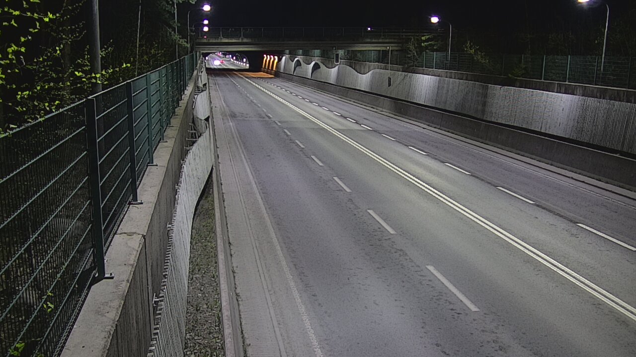 Weather Camera Image Road 102 Espoo Hiidenkallion tunneli, suuaukko north., Espoo, Uusimaa