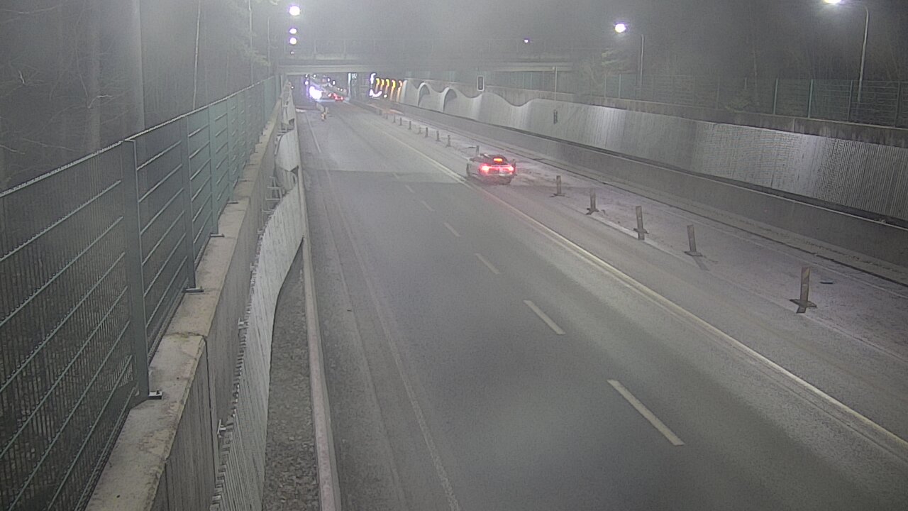 Weather Camera Image Road 102 Espoo Hiidenkallion tunneli, suuaukko north., Espoo, Uusimaa