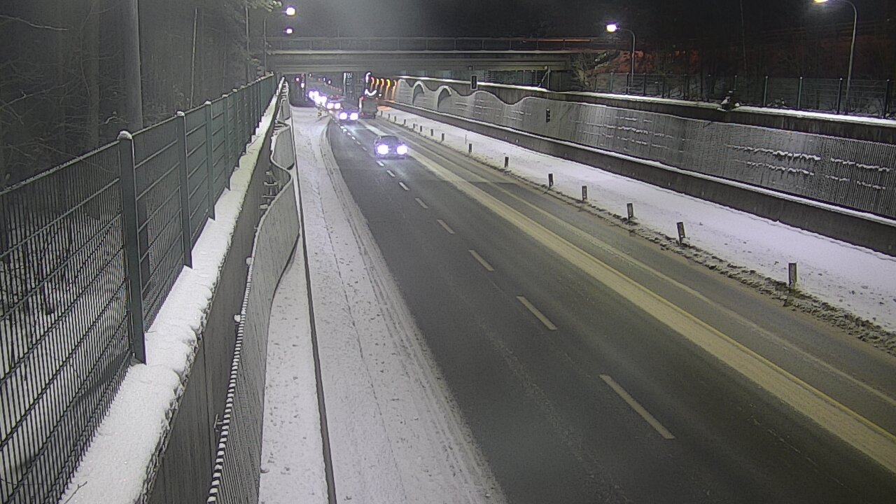 Weather Camera Image Väg 102 Esbo Hiidenkallio tunnel, suuaukko nord., Espoo, Uusimaa