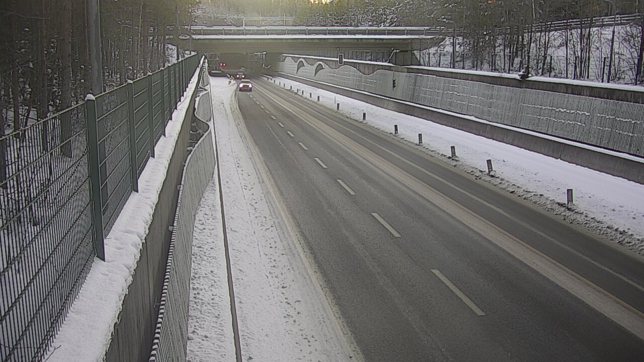 Weather Camera Image Road 102 Espoo Hiidenkallion tunneli, suuaukko north., Espoo, Uusimaa