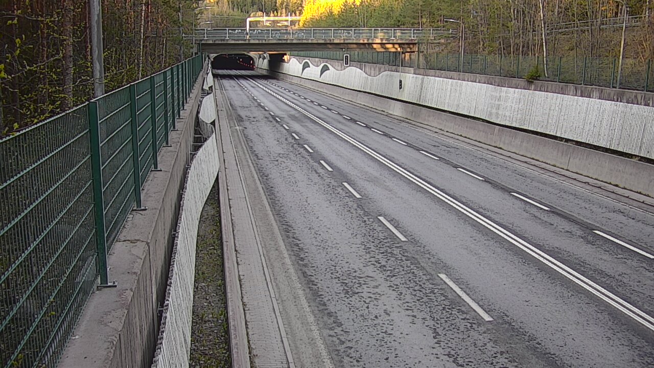 Kelikamerat Kuva Tie 102 Espoo Hiidenkallion tunneli, suuaukko pohj., Espoo, Uusimaa