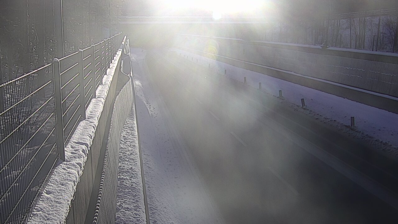 Weather Camera Image Road 102 Espoo Hiidenkallion tunneli, suuaukko north., Espoo, Uusimaa