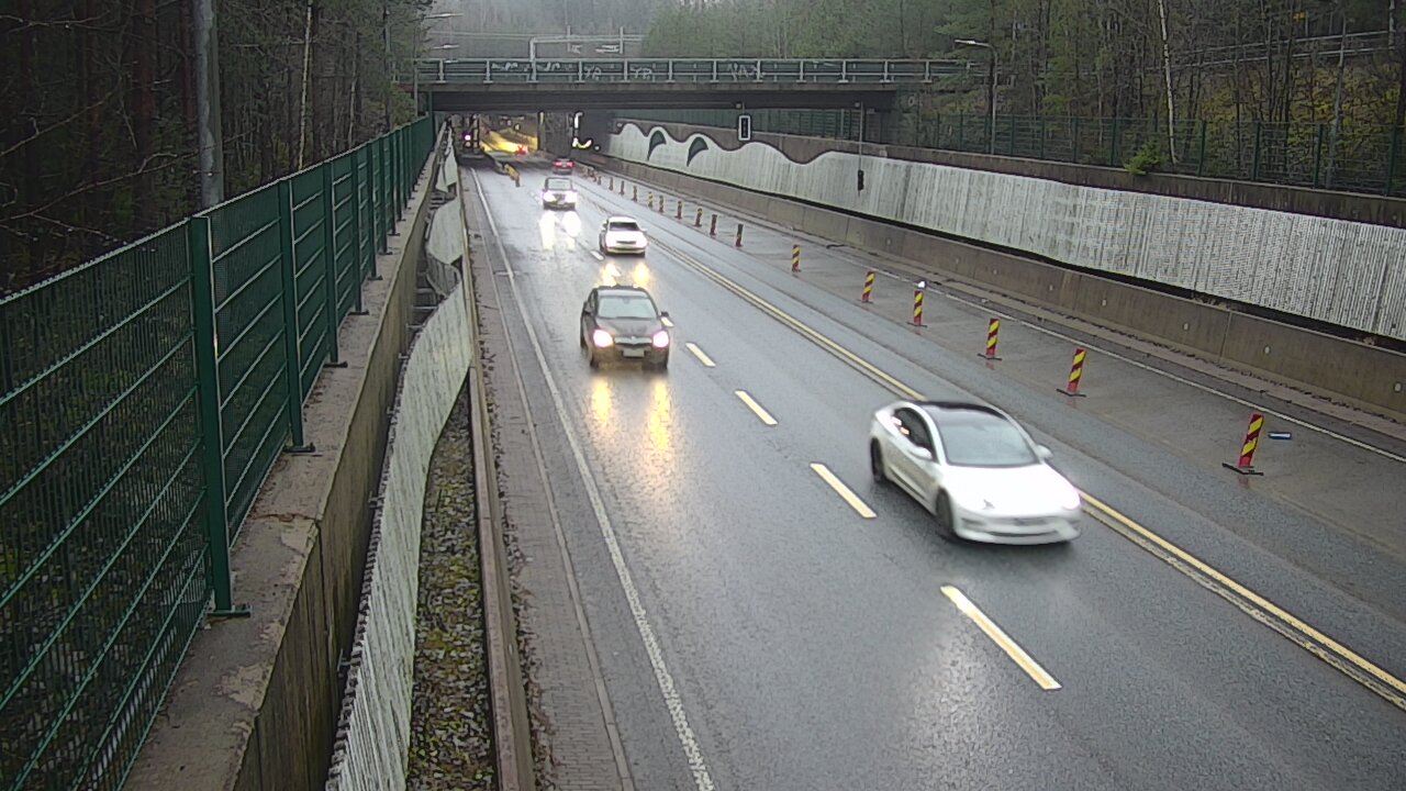 Weather Camera Image Väg 102 Esbo Hiidenkallio tunnel, suuaukko nord., Espoo, Uusimaa