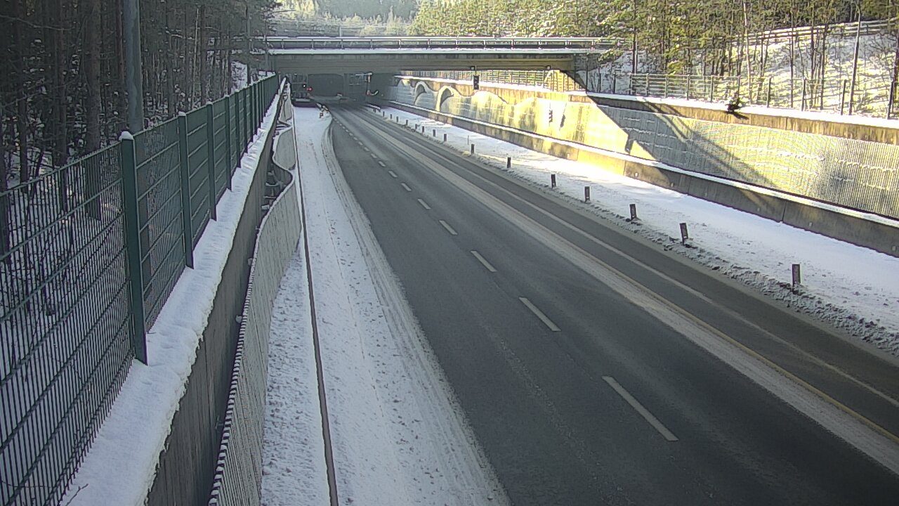 Weather Camera Image Road 102 Espoo Hiidenkallion tunneli, suuaukko north., Espoo, Uusimaa