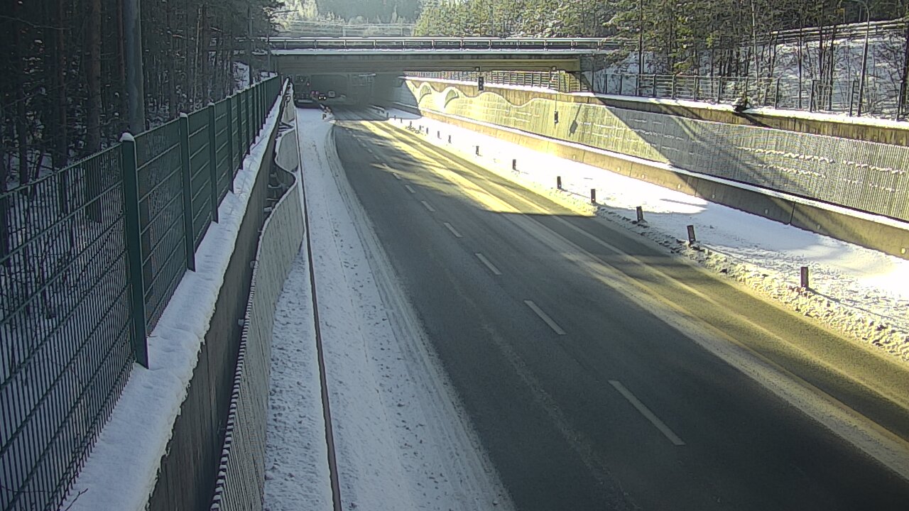 Weather Camera Image Road 102 Espoo Hiidenkallion tunneli, suuaukko north., Espoo, Uusimaa