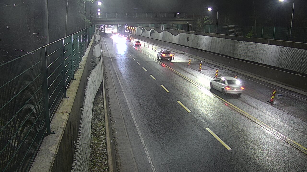 Weather Camera Image Road 102 Espoo Hiidenkallion tunneli, suuaukko north., Espoo, Uusimaa