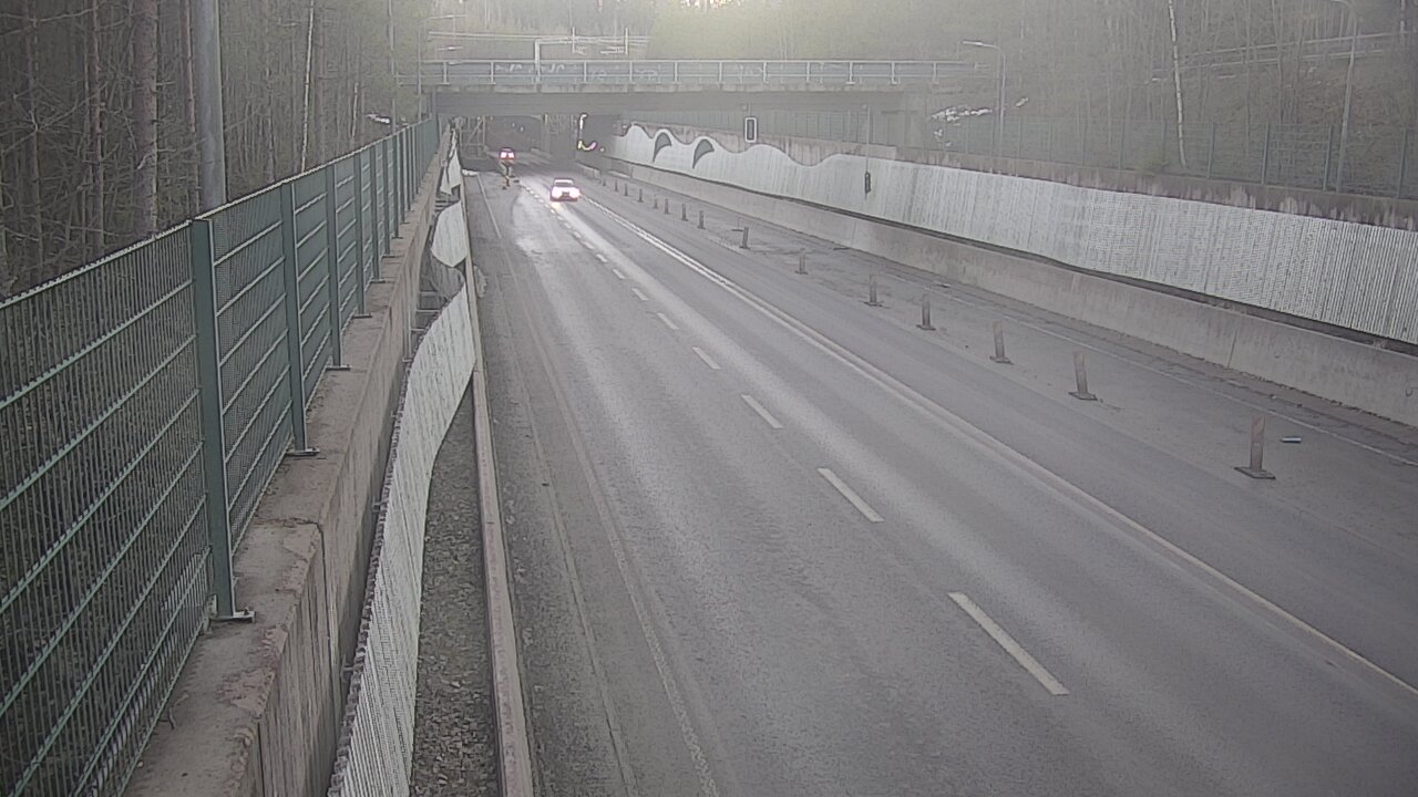 Weather Camera Image Road 102 Espoo Hiidenkallion tunneli, suuaukko north., Espoo, Uusimaa