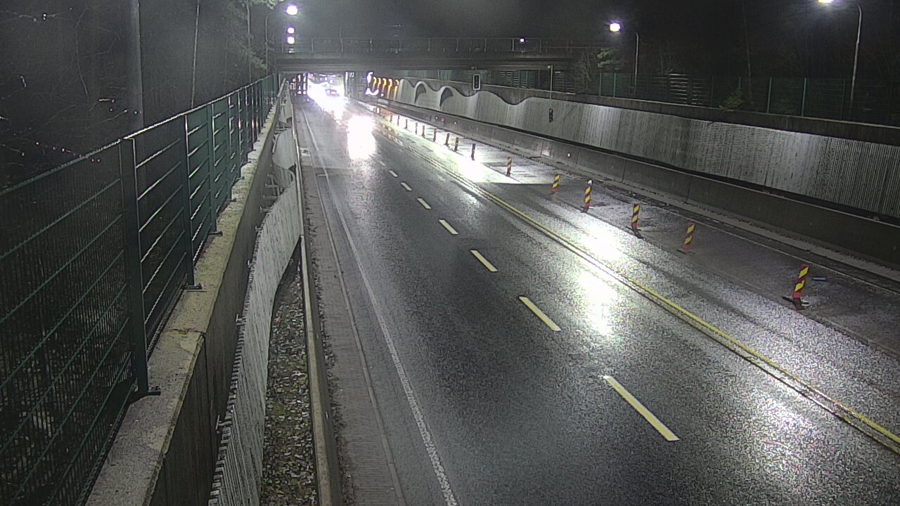 Weather Camera Image Road 102 Espoo Hiidenkallion tunneli, suuaukko north., Espoo, Uusimaa