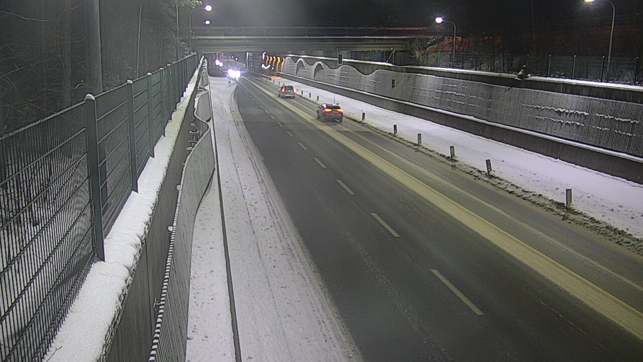 Weather Camera Image Väg 102 Esbo Hiidenkallio tunnel, suuaukko nord., Espoo, Uusimaa