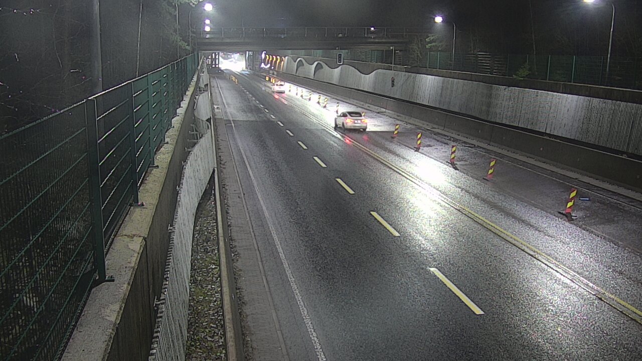 Weather Camera Image Road 102 Espoo Hiidenkallion tunneli, suuaukko north., Espoo, Uusimaa