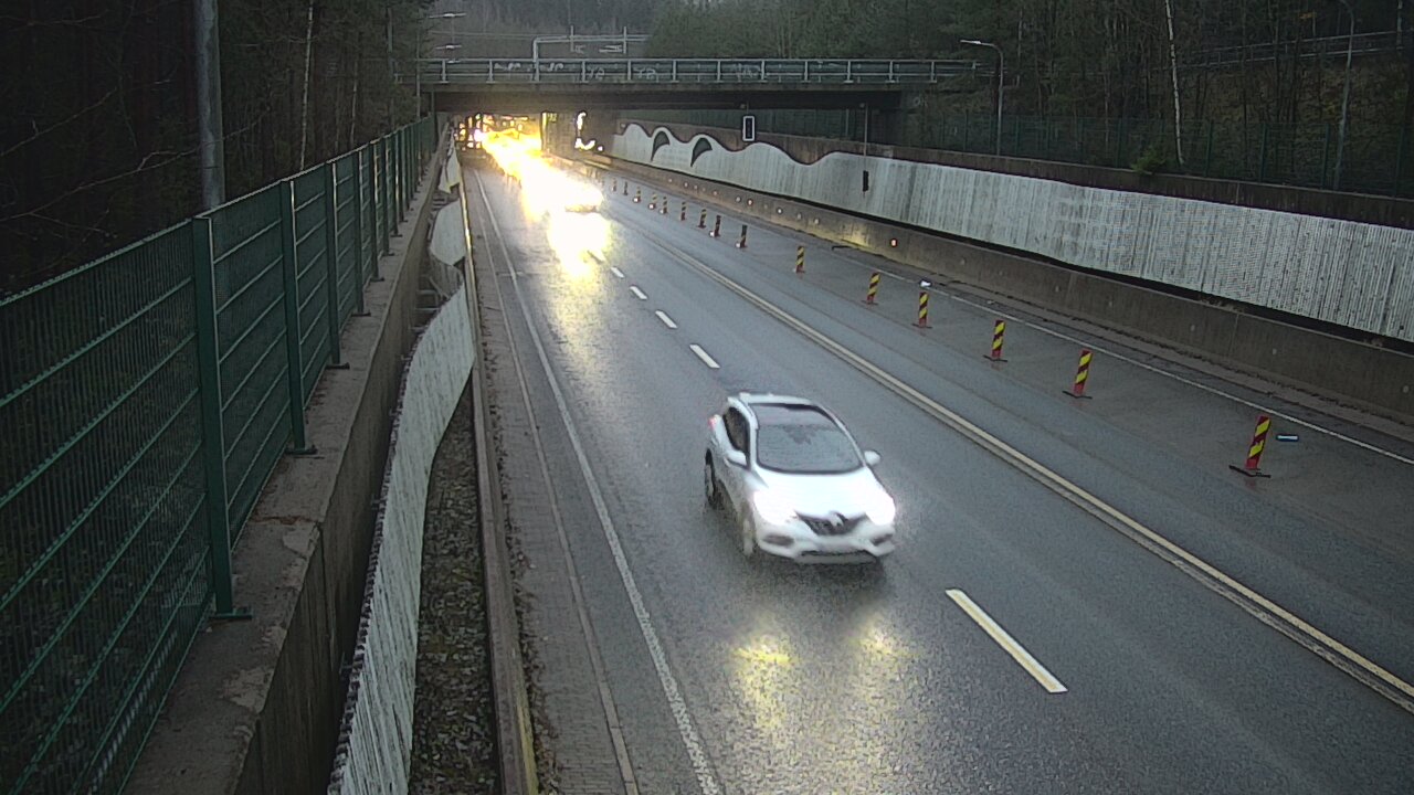 Weather Camera Image Väg 102 Esbo Hiidenkallio tunnel, suuaukko nord., Espoo, Uusimaa