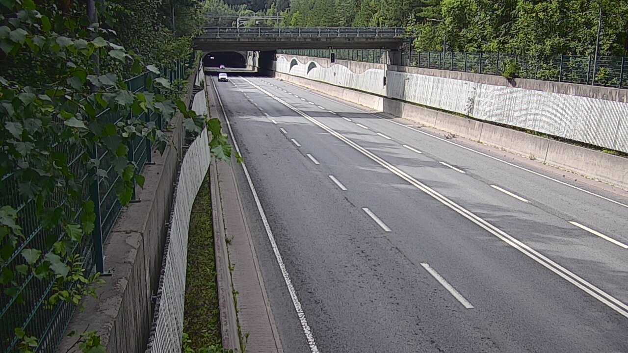Weather Camera Image Road 102 Espoo Hiidenkallion tunneli, suuaukko north., Espoo, Uusimaa