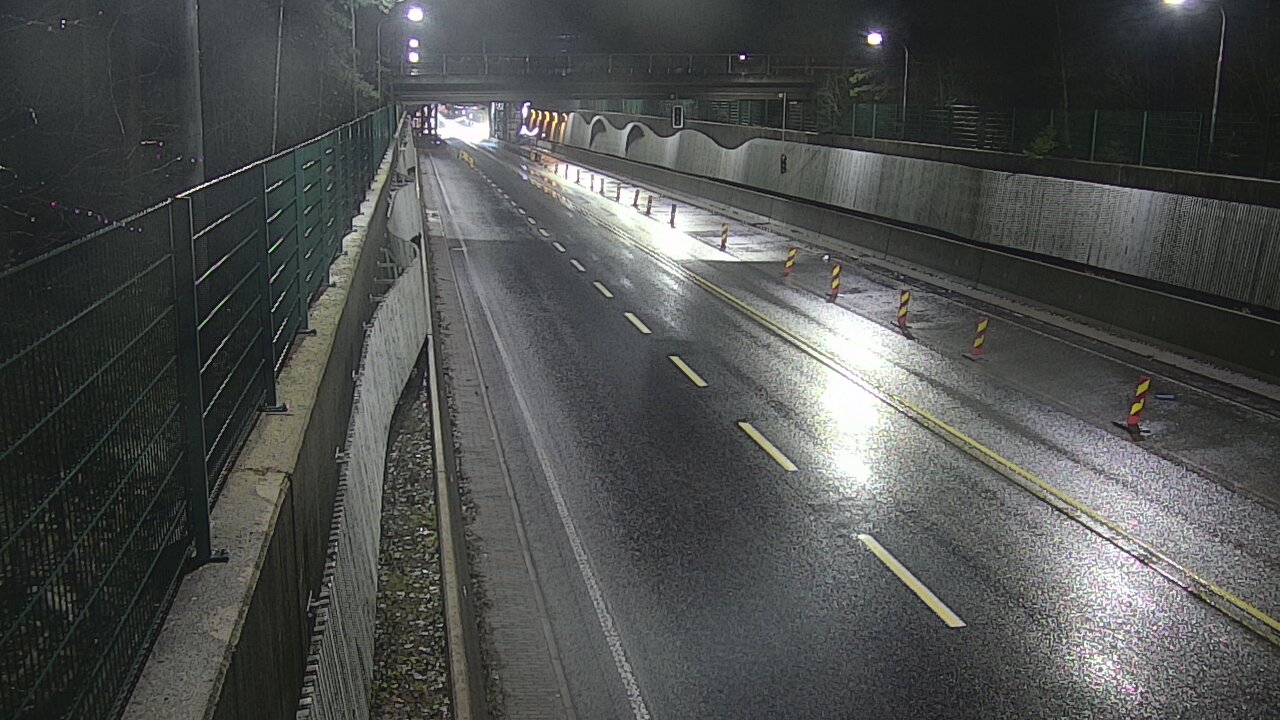 Weather Camera Image Road 102 Espoo Hiidenkallion tunneli, suuaukko north., Espoo, Uusimaa