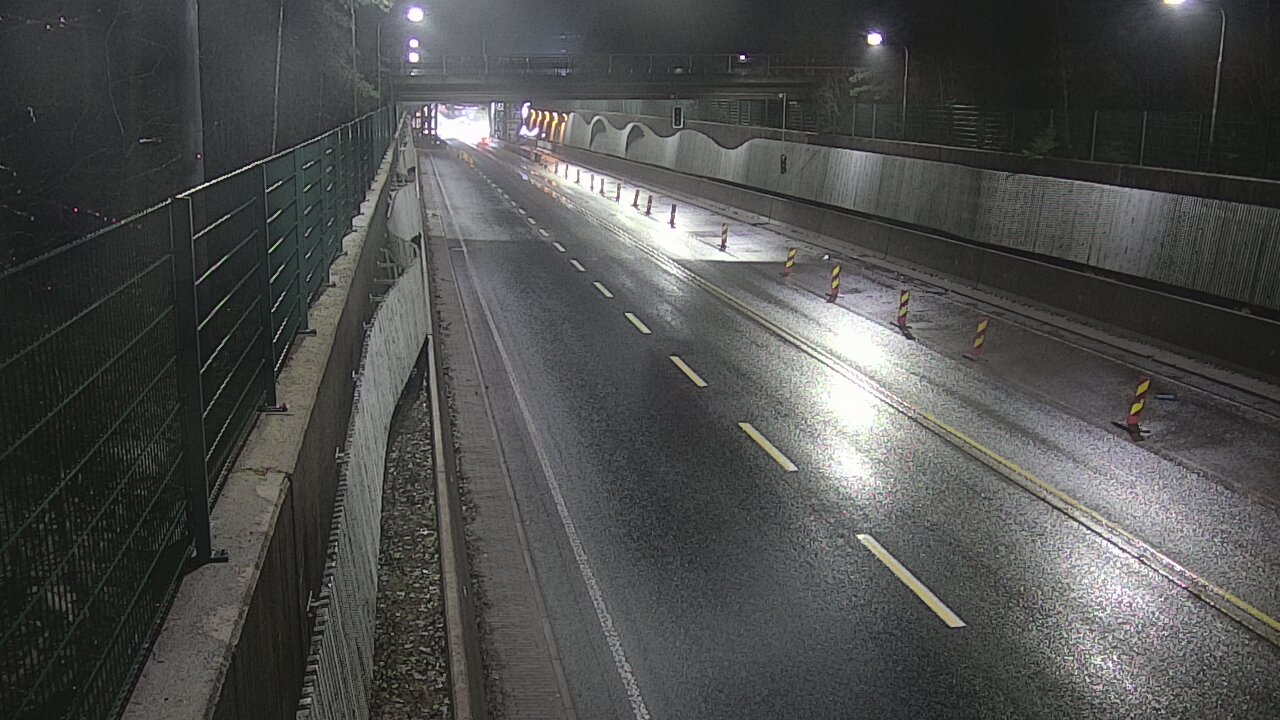 Weather Camera Image Road 102 Espoo Hiidenkallion tunneli, suuaukko north., Espoo, Uusimaa