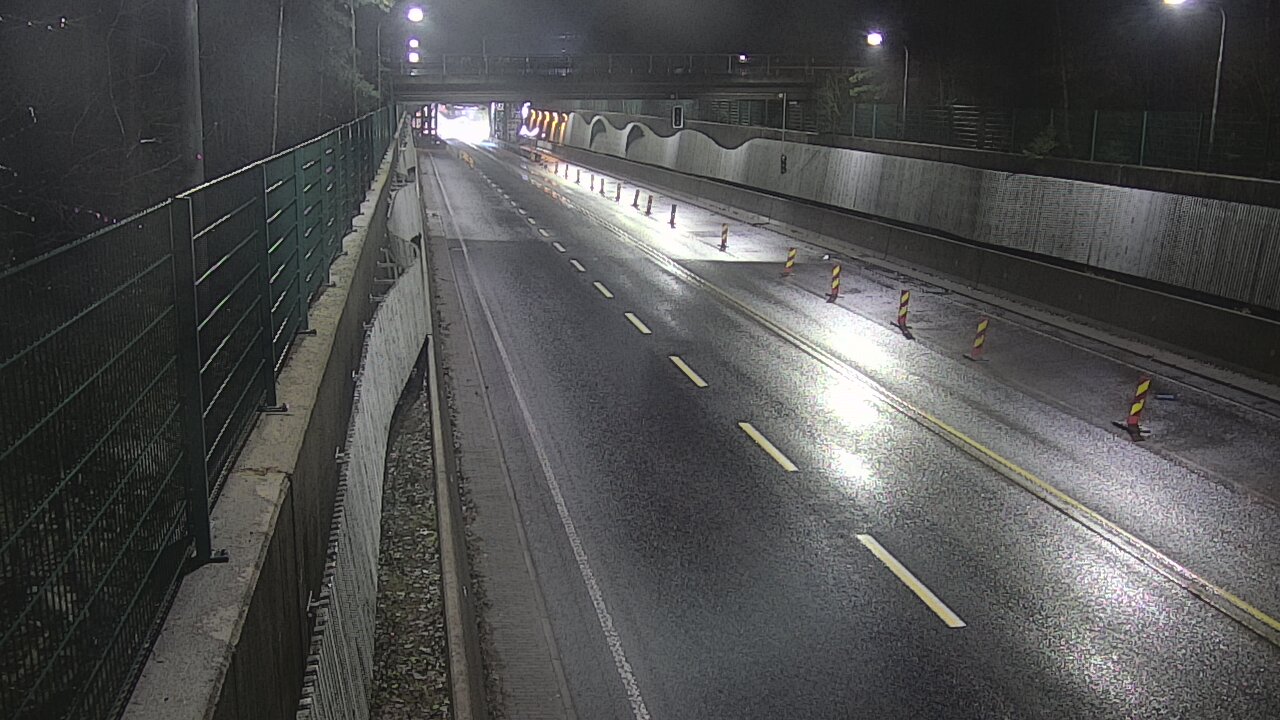 Weather Camera Image Road 102 Espoo Hiidenkallion tunneli, suuaukko north., Espoo, Uusimaa