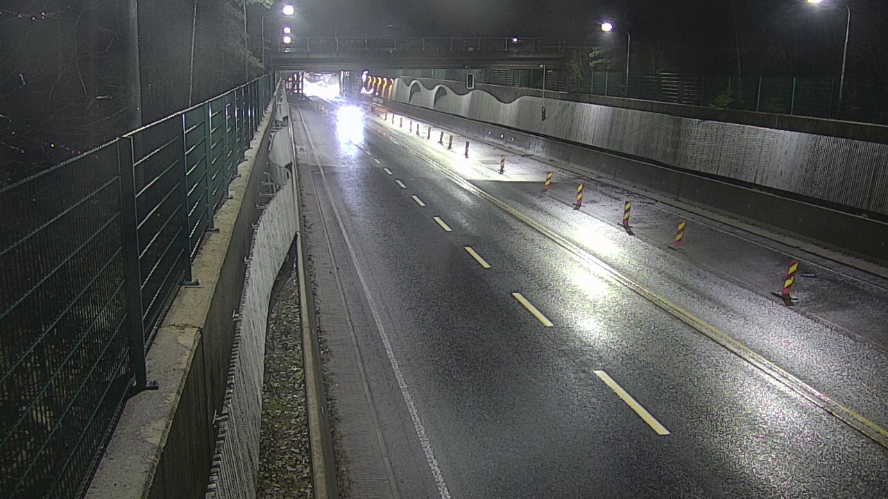 Weather Camera Image Road 102 Espoo Hiidenkallion tunneli, suuaukko north., Espoo, Uusimaa
