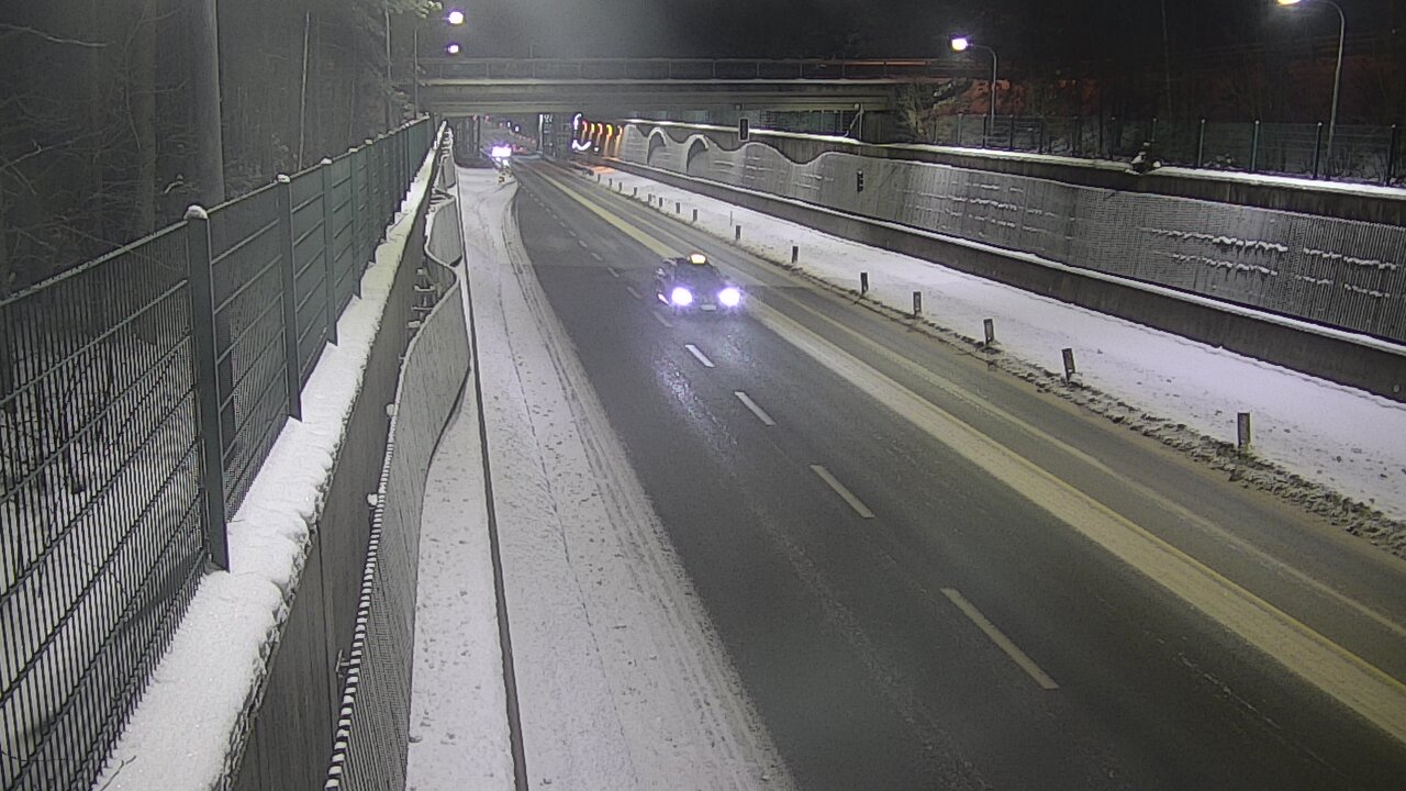 Weather Camera Image Road 102 Espoo Hiidenkallion tunneli, suuaukko north., Espoo, Uusimaa