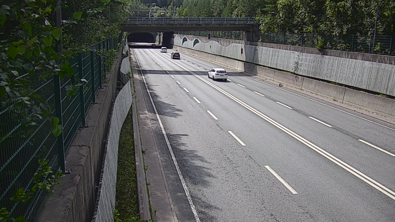 Weather Camera Image Road 102 Espoo Hiidenkallion tunneli, suuaukko north., Espoo, Uusimaa