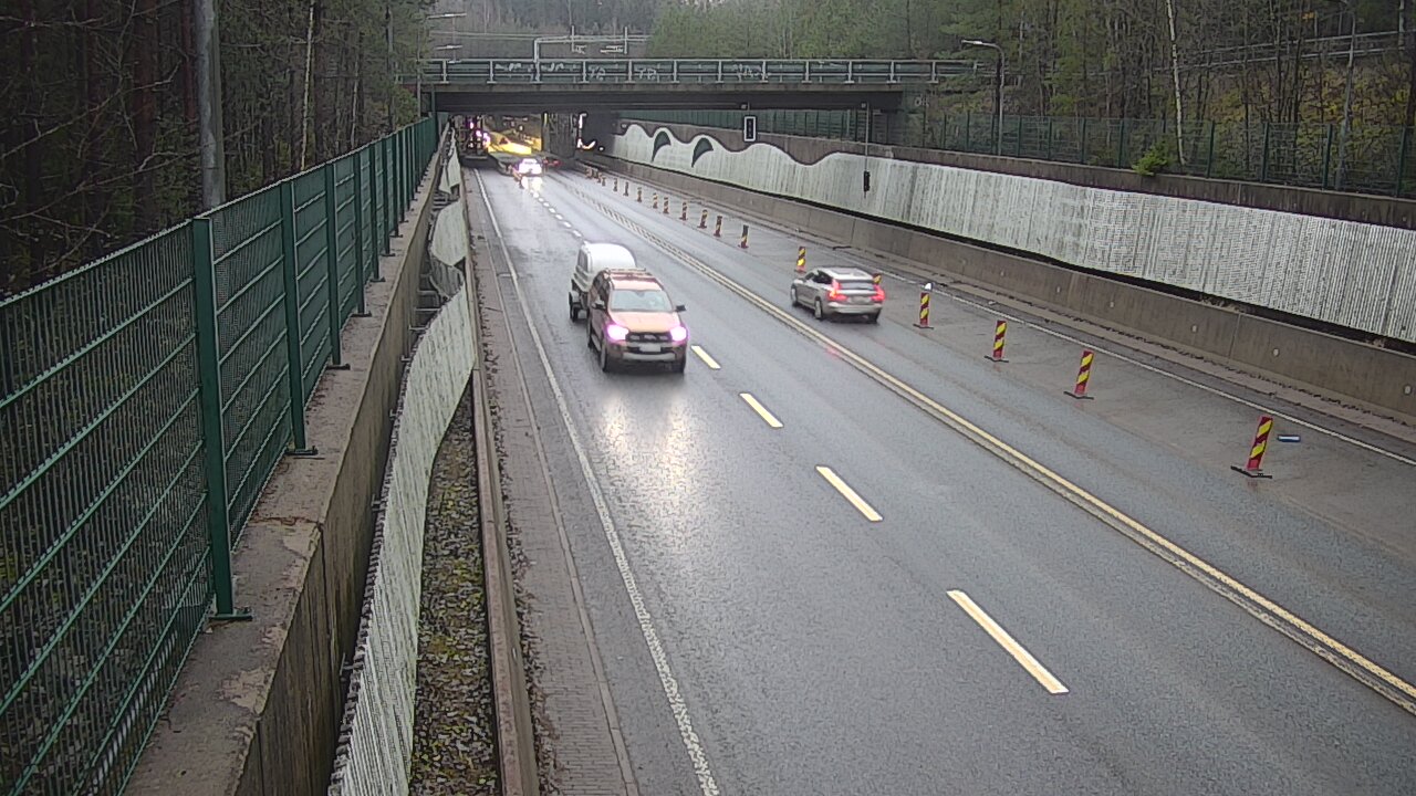 Weather Camera Image Väg 102 Esbo Hiidenkallio tunnel, suuaukko nord., Espoo, Uusimaa