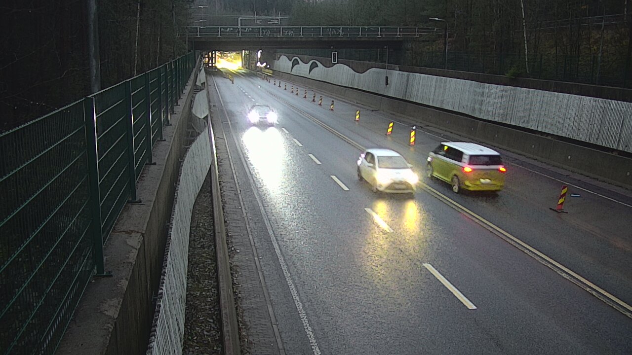 Weather Camera Image Road 102 Espoo Hiidenkallion tunneli, suuaukko north., Espoo, Uusimaa