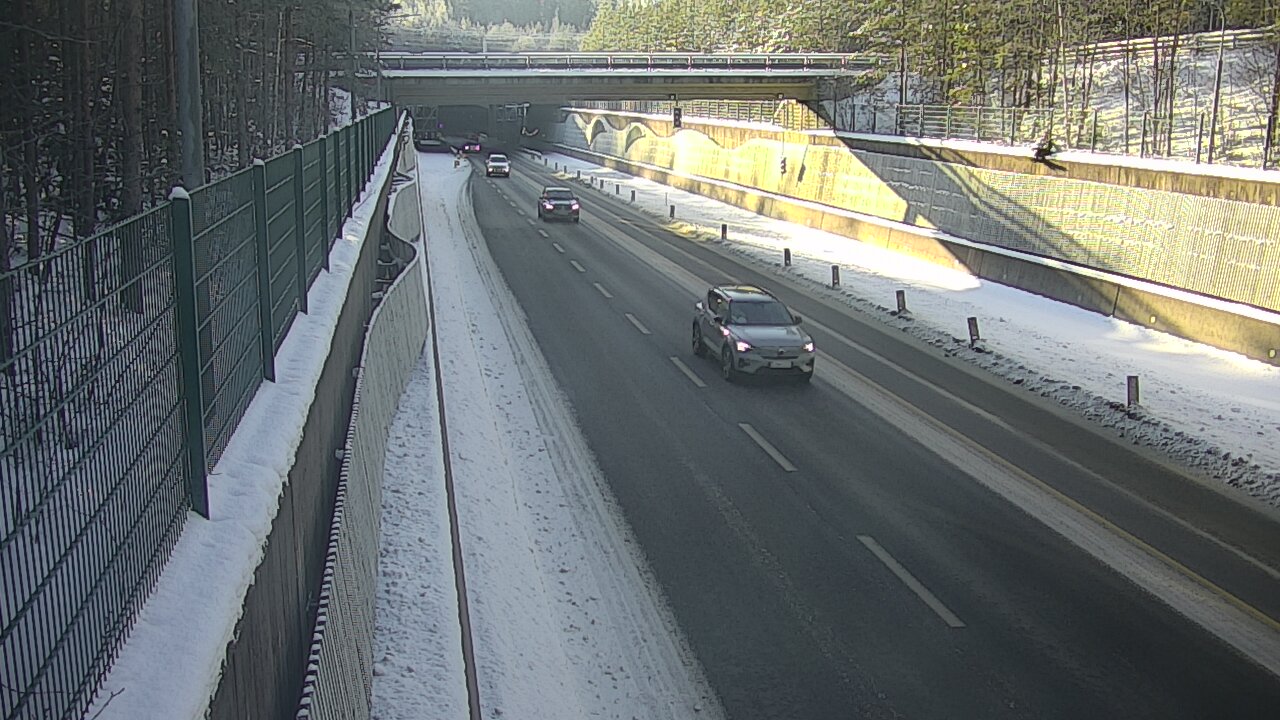 Weather Camera Image Road 102 Espoo Hiidenkallion tunneli, suuaukko north., Espoo, Uusimaa