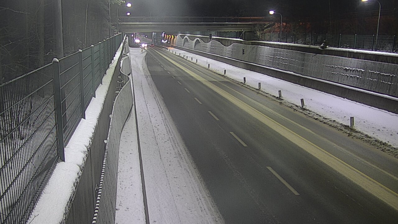 Weather Camera Image Väg 102 Esbo Hiidenkallio tunnel, suuaukko nord., Espoo, Uusimaa