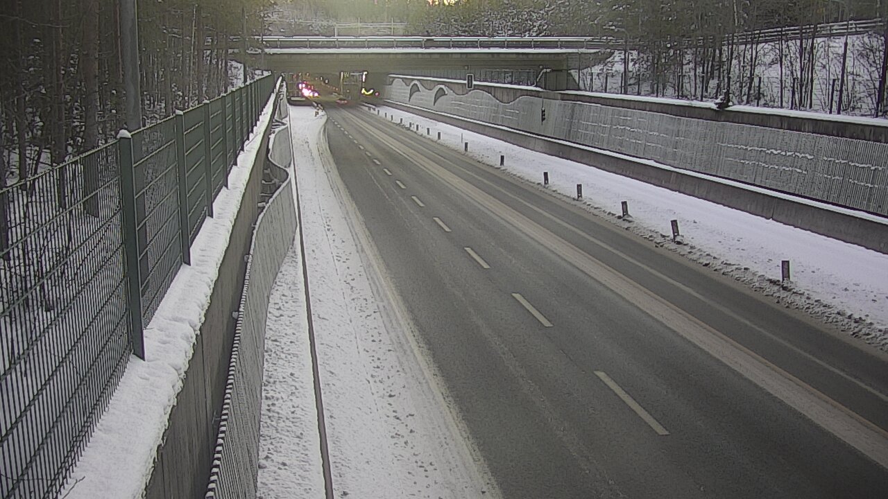 Weather Camera Image Road 102 Espoo Hiidenkallion tunneli, suuaukko north., Espoo, Uusimaa