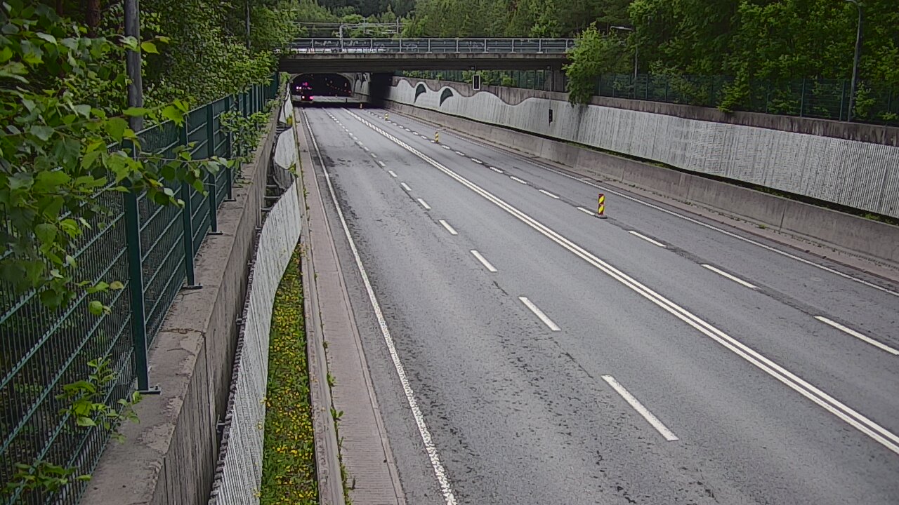 Weather Camera Image Väg 102 Esbo Hiidenkallio tunnel, suuaukko nord., Espoo, Uusimaa