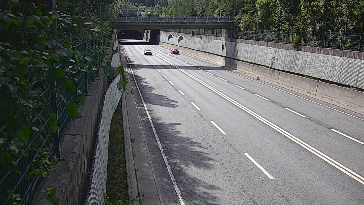 Weather Camera Image Road 102 Espoo Hiidenkallion tunneli, suuaukko north., Espoo, Uusimaa