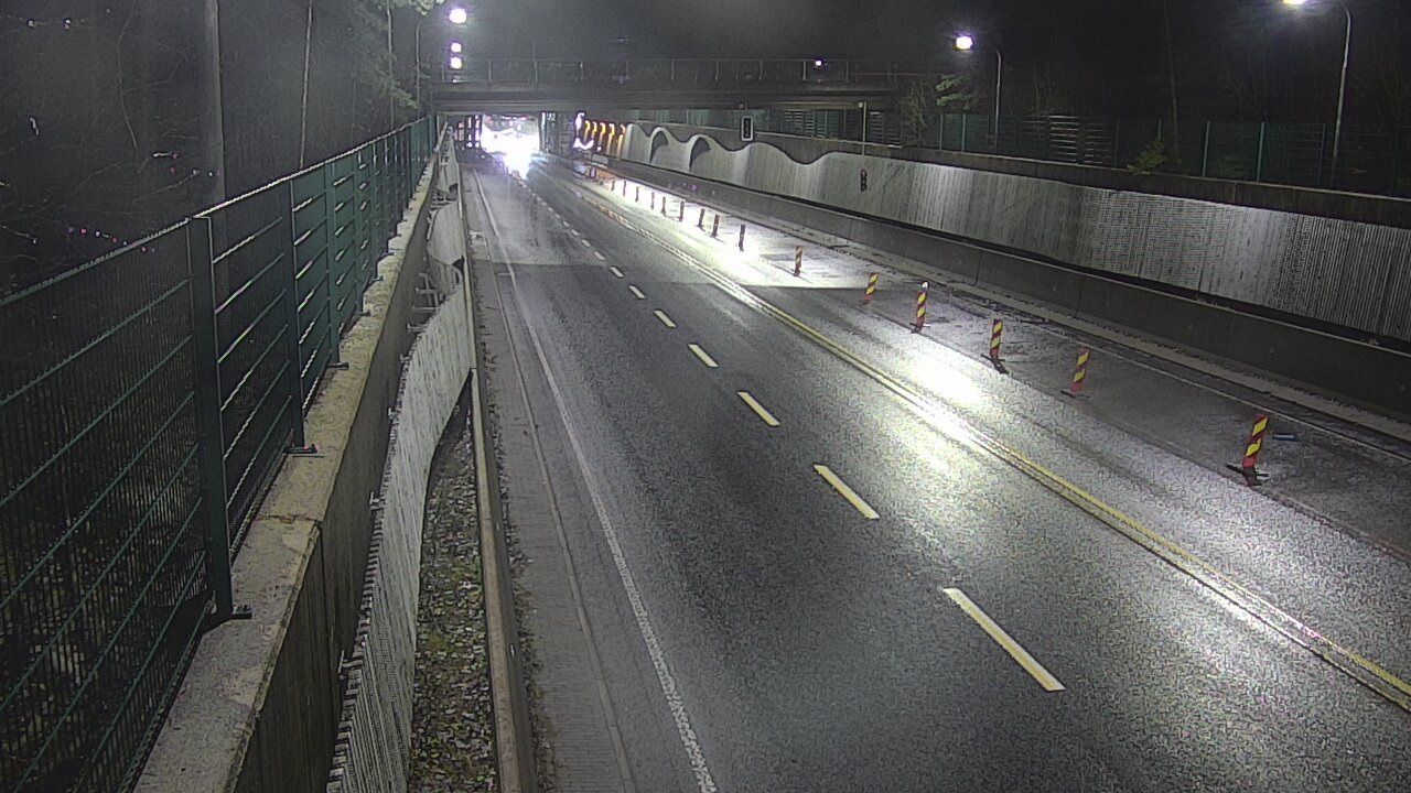 Weather Camera Image Road 102 Espoo Hiidenkallion tunneli, suuaukko north., Espoo, Uusimaa