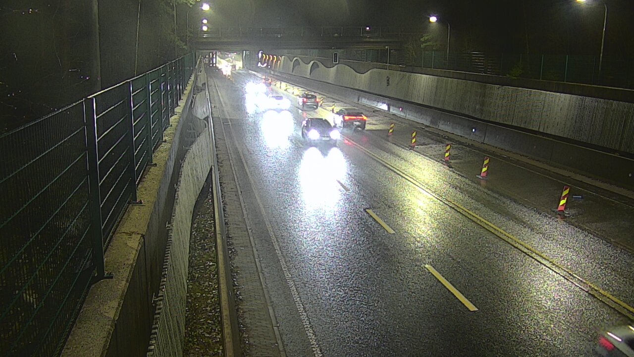 Weather Camera Image Road 102 Espoo Hiidenkallion tunneli, suuaukko north., Espoo, Uusimaa