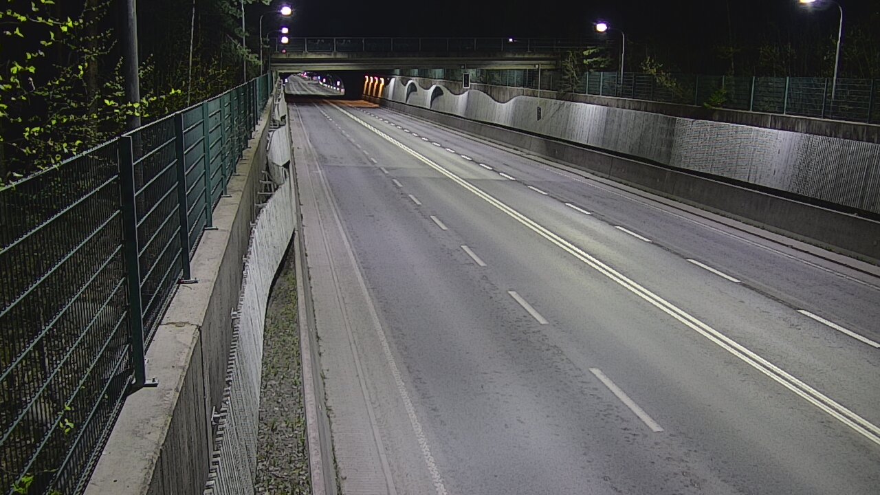 Weather Camera Image Väg 102 Esbo Hiidenkallio tunnel, suuaukko nord., Espoo, Uusimaa
