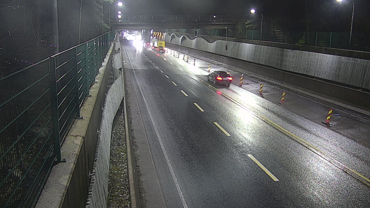 Weather Camera Image Road 102 Espoo Hiidenkallion tunneli, suuaukko north., Espoo, Uusimaa