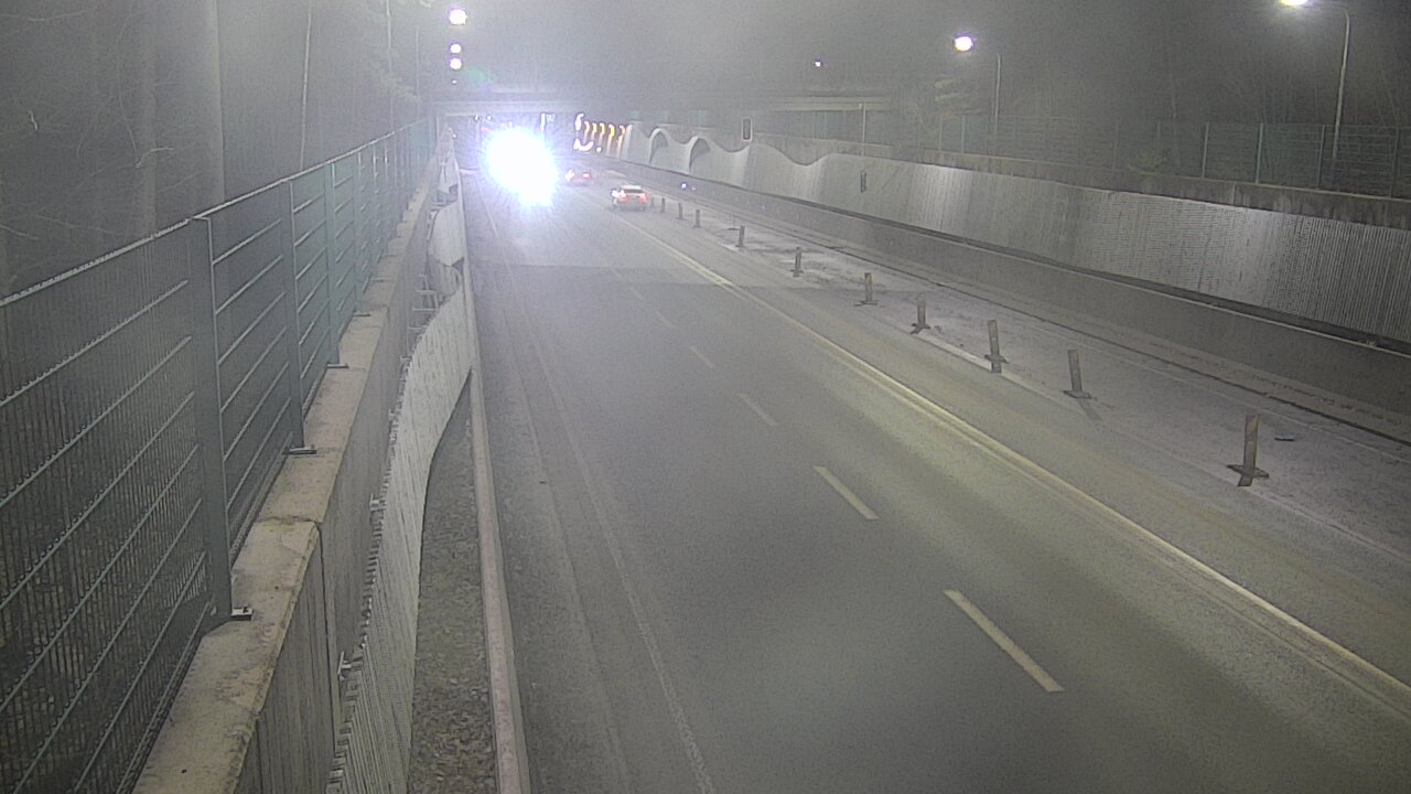 Weather Camera Image Road 102 Espoo Hiidenkallion tunneli, suuaukko north., Espoo, Uusimaa